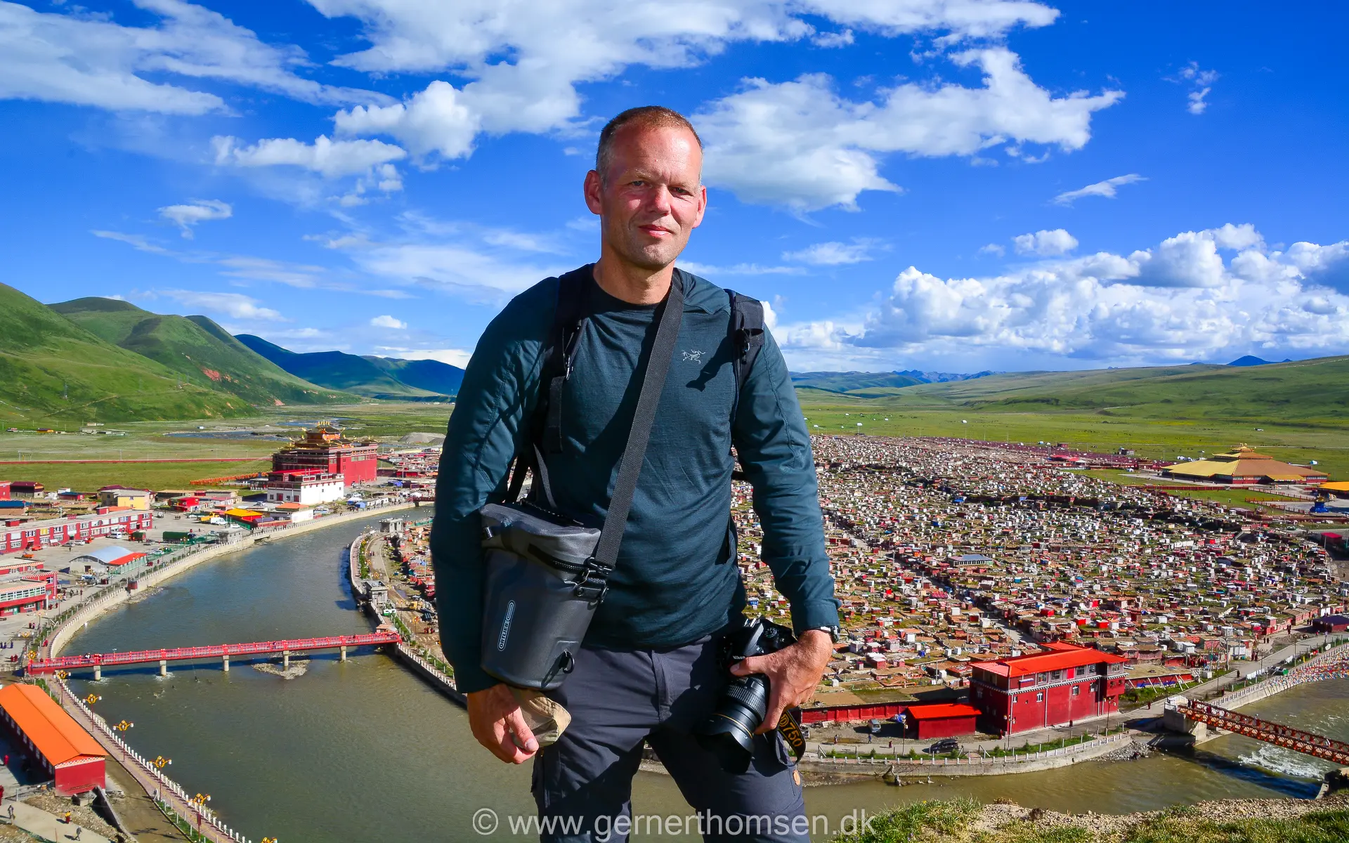 Nonne-øen Yarchen Gar (i Kinas Sichuan-provins), hvor 10.000 nonner boede i 2018